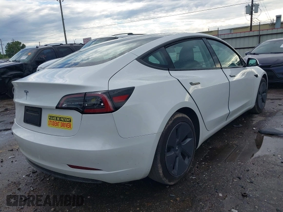 2023 Tesla Model 3 z VIN 5YJ3E1EA0PF511158, wystawiony jako IAAI lot #42210455 z przebiegiem 22 291 mil mil oraz . Historia ofert i sprzedaży dostępna na DreamBid. Obrazek 4.