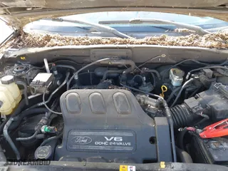 2001 Ford Escape XLT with VIN 1FMCU03181KA15501, listed as a IAAI auction lot 41857955 with 157,344 mi miles. Bid and sale history available at carsss.com. Image 10.