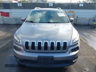 2017 Jeep Cherokee Latitude z VIN 1C4PJLCS8HW643912, wystawiony jako IAAI lot #41428918 z przebiegiem 84 726 mil mil oraz . Historia ofert i sprzedaży dostępna na DreamBid. Obrazek 11.