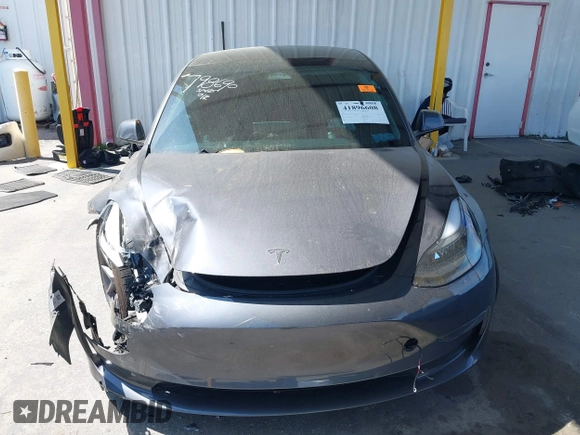 2023 Tesla Model 3 z VIN 5YJ3E1EA5PF639346, wystawiony jako IAAI lot #41896608 z przebiegiem 25 618 mil mil oraz . Historia ofert i sprzedaży dostępna na DreamBid. Obrazek 11.