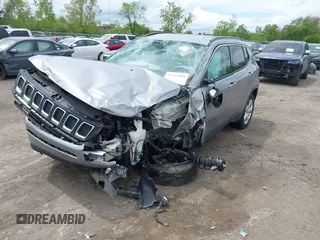 2020 Jeep Compass Latitude z VIN 3C4NJDBB9LT252474, wystawiony jako IAAI lot #42245000 z przebiegiem 62 186 mil mil oraz . Historia ofert i sprzedaży dostępna na DreamBid. Obrazek 16.