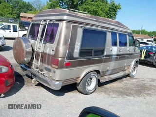 1988 Chevrolet Chevy Van z VIN 1GBEG25K8J7123095, wystawiony jako IAAI lot #42355125 z przebiegiem 92 496 mil mil oraz . Historia ofert i sprzedaży dostępna na DreamBid. Obrazek 4.
