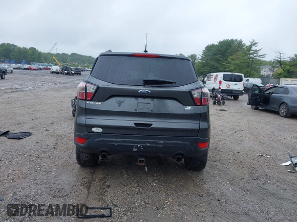 2017 Ford Escape SE z VIN 1FMCU9G95HUC83618, wystawiony jako IAAI lot #42324672 z przebiegiem 132 910 mil mil oraz . Historia ofert i sprzedaży dostępna na DreamBid. Obrazek 16.