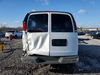 2000 Chevrolet Express with VIN 1GAHG39R8Y1258153, listed as a Copart auction lot 82823374 with 172,336 mi miles and Salvage Title. Bid and sale history available at carsss.com. Image 6.