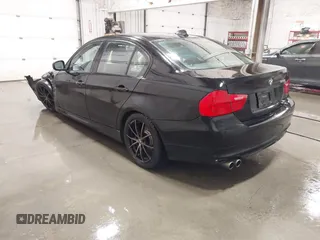 2011 BMW 3 Series 328i xDrive with VIN WBAPK7C5XBA818385, listed as a IAAI auction lot 41655317 with 113,639 mi miles. Bid and sale history available at carsss.com. Image 3.