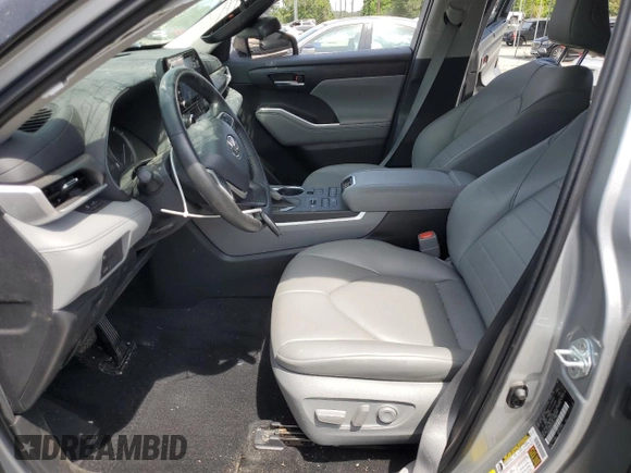 2022 Toyota Highlander XLE z VIN 5TDGZRBH3NS254141, wystawiony jako Copart lot #55397545 z przebiegiem 12 352 mil mil oraz Szkoda całkowita • Salvage title. Historia ofert i sprzedaży dostępna na DreamBid. Obrazek 7.