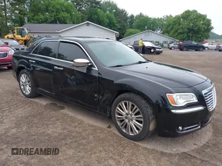 2012 Chrysler 300 Limited z VIN 2C3CCAHG6CH185039, wystawiony jako IAAI lot #42383560 z przebiegiem 134 755 mil mil oraz . Historia ofert i sprzedaży dostępna na DreamBid. Obrazek 1.