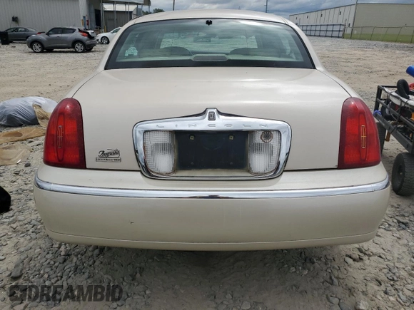 2001 Lincoln Town Car Cartier L z VIN 1LNHM85W61Y640344, wystawiony jako Copart lot #74755564 z przebiegiem Nie podano mil oraz Szkoda całkowita • Salvage title. Historia ofert i sprzedaży dostępna na DreamBid. Obrazek 6.