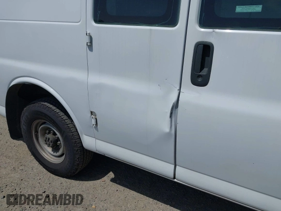 1997 Chevrolet Chevy Van z VIN 1GCHG35J0V1094111, wystawiony jako IAAI lot #42496560 z przebiegiem 164 894 mil mil oraz . Historia ofert i sprzedaży dostępna na DreamBid. Obrazek 6.