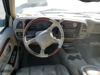 2000 Cadillac Escalade with VIN 1GYEK13R0YR167895, listed as a Copart auction lot 82586443 with 267,099 mi miles and Salvage Title. Bid and sale history available at carsss.com. Image 8.