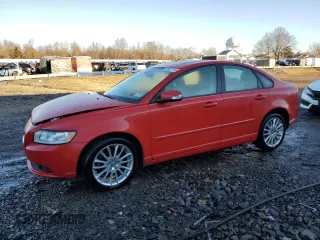 2010 Volvo S40 z VIN YV1382MS5A2509367, wystawiony jako Copart lot #82087173 z przebiegiem 70 766 mil mil oraz Szkoda całkowita • Salvage title. Historia ofert i sprzedaży dostępna na DreamBid. Obrazek 1.