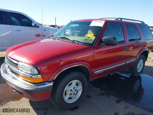 1999 Chevrolet Blazer LS with VIN 1GNDT13W4X2189191, listed as a IAAI auction lot 41809068 with 251,307 mi miles. Bid and sale history available at carsss.com. Image 18.