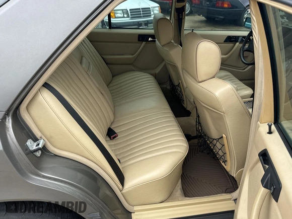 1989 Mercedes-Benz 300 E с VIN WDBEA30D2KB022367, выставлен на аукционе Copart как лот 60087495 с пробегом 76 930 миль миль и Чистый • Clean title. История ставок и продаж доступна на DreamBid. Изображение 6.