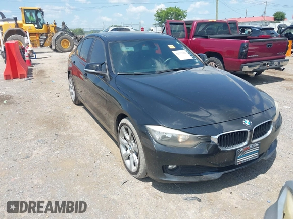 2013 BMW 3 Series 320i xDrive z VIN WBA3C3C50DF980052, wystawiony jako IAAI lot #42577081 z przebiegiem 184 223 mil mil oraz . Historia ofert i sprzedaży dostępna na DreamBid. Obrazek 1.