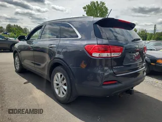 2016 Kia Sorento LX Turbo z VIN 5XYPGDA11GG055411, wystawiony jako Copart lot #61179755 z przebiegiem 185 629 mil mil oraz Czysty tytuł • Clean title. Historia ofert i sprzedaży dostępna na DreamBid. Obrazek 3.