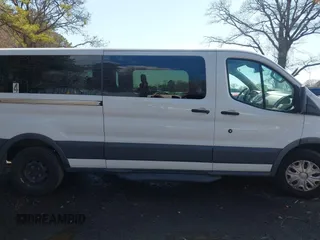 2017 Ford Transit XL z VIN 1FBZX2YM6HKA06914, wystawiony jako IAAI lot #41830142 z przebiegiem 118 387 mil mil oraz . Historia ofert i sprzedaży dostępna na DreamBid. Obrazek 13.