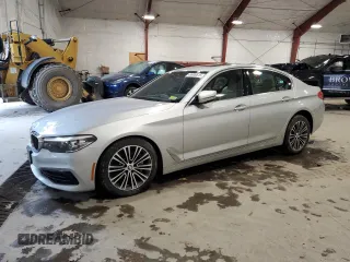 2020 BMW 5 Series 530i xDrive z VIN WBAJR7C09LCE58704, wystawiony jako Copart lot #49900615 z przebiegiem 33 167 mil mil oraz Szkoda całkowita • Salvage title. Historia ofert i sprzedaży dostępna na DreamBid. Obrazek 1.