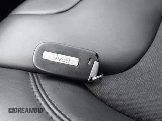2021 Jeep Cherokee Latitude Plus z VIN 1C4PJMLB9MD140076, wystawiony jako IAAI lot #41998687 z przebiegiem 175 956 mil mil oraz . Historia ofert i sprzedaży dostępna na DreamBid. Obrazek 11.