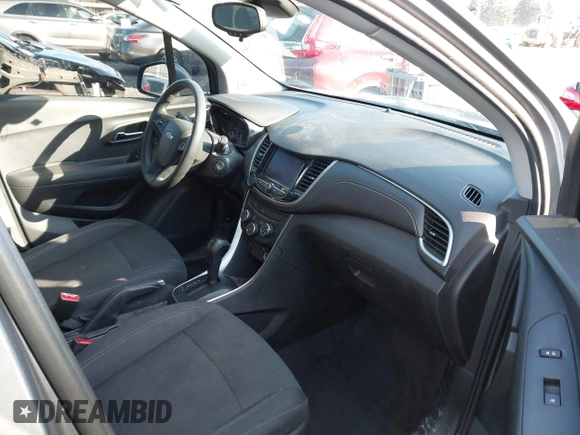 2020 Chevrolet Trax LS with VIN 3GNCJNSB4LL176912, listed as a IAAI auction lot 41746543 with 101,389 mi miles. Bid and sale history available at carsss.com. Image 5.