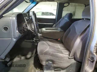 2002 GMC Sierra 1500HD SLE z VIN 1GTGK13U02F170226, wystawiony jako Copart lot #76071804 z przebiegiem 187 996 mil mil oraz Szkody całkowita. Historia ofert i sprzedaży dostępna na DreamBid. Obrazek 7.