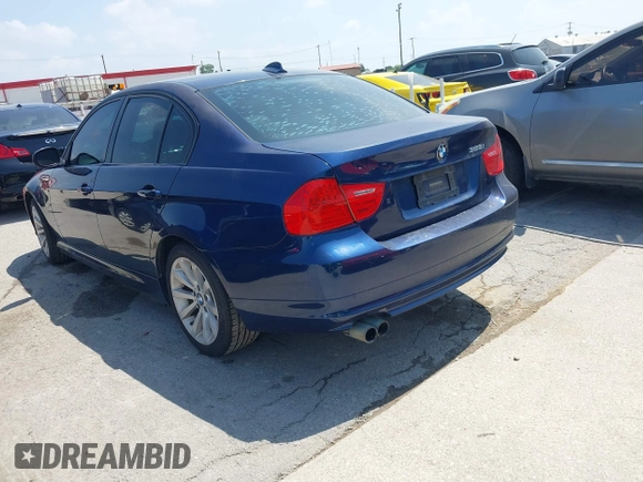 2011 BMW 3 Series 328i z VIN WBAPH7C56BE680769, wystawiony jako IAAI lot #42333900 z przebiegiem Nie podano mil oraz . Historia ofert i sprzedaży dostępna na DreamBid. Obrazek 3.
