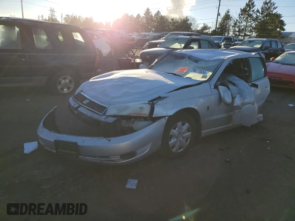 2004 Saturn L L300 1 z VIN 1G8JC54F34Y510089, wystawiony jako Copart lot #79877034 z przebiegiem Nie podano mil oraz Nie do naprawy. Historia ofert i sprzedaży dostępna na DreamBid. Obrazek 1.