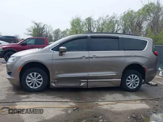 2017 Chrysler Pacifica Touring L with VIN 2C4RC1BG9HR831786, listed as a IAAI auction lot 41928645 with 37,811 mi miles and . Bid and sale history available at DreamBid. Image 14.