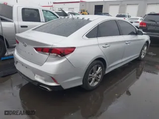 2019 Hyundai Sonata Sport with VIN 5NPE34AFXKH770235, listed as a IAAI auction lot 40941753 with 111,169 mi miles. Bid and sale history available at carsss.com. Image 4.
