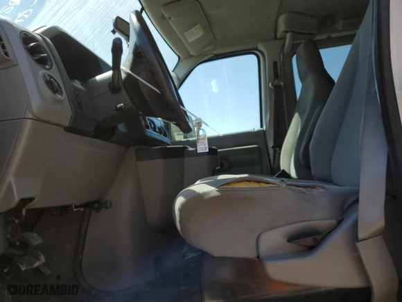 2014 Ford Econoline Wagon XL with VIN 1FBNE3BL9EDA36385, listed as a Copart auction lot 70272914 with 281,855 mi miles and Clean Title. Bid and sale history available at carsss.com. Image 7.