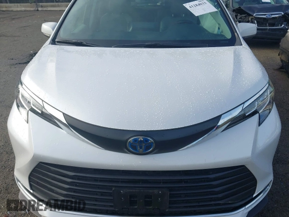 2023 Toyota Sienna XLE with VIN 5TDJSKFC8PS099539, listed as a IAAI auction lot 41284033 with 13,514 mi miles. Bid and sale history available at carsss.com. Image 10.