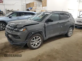 2023 Jeep Compass Latitude Lux с VIN 3C4NJDFN3PT569886, выставлен на аукционе Copart как лот 54680145 с пробегом 13 633 миль миль и Списание • Salvage title. История ставок и продаж доступна на DreamBid. Изображение 1.