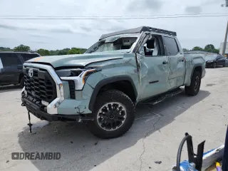 2022 Toyota Tundra SR5 z VIN 5TFLA5EC9NX010020, wystawiony jako Copart lot #61481635 z przebiegiem 59 162 mil mil oraz Szkoda całkowita • Salvage title. Historia ofert i sprzedaży dostępna na DreamBid. Obrazek 1.