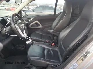 2013 Smart fortwo Passion z VIN WMEEK3BA4DK644622, wystawiony jako Copart lot #84966644 z przebiegiem 78 657 mil mil oraz Szkoda całkowita • Salvage title. Historia ofert i sprzedaży dostępna na DreamBid. Obrazek 7.