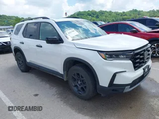 2024 Honda Pilot TrailSport z VIN 5FNYG1H6XRB004763, wystawiony jako IAAI lot #42237606 z przebiegiem 14 819 mil mil oraz . Historia ofert i sprzedaży dostępna na DreamBid. Obrazek 1.