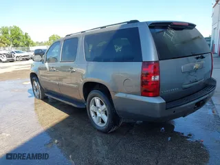 2007 Chevrolet Suburban LTZ with VIN 3GNFC16087G242868, listed as a IAAI auction lot 41872386 with 203,525 mi miles. Bid and sale history available at carsss.com. Image 3.