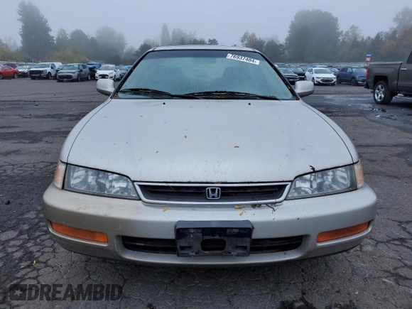 1996 Honda Accord EX with VIN 1HGCD5667TA197002, listed as a Copart auction lot 76937404 with 267,287 mi miles and Clean Title. Bid and sale history available at carsss.com. Image 5.