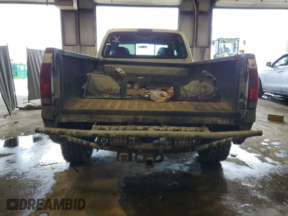 2001 Ford F-250 XL with VIN 1FTNW21F21EB83957, listed as a Copart auction lot 61602715 with 205,738 mi miles and Salvage title. Bid and sale history available at DreamBid. Image 6.