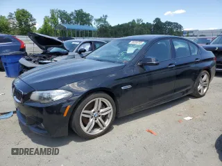2015 BMW 5 Series 550i z VIN WBAKN9C52FD960702, wystawiony jako Copart lot #58355735 z przebiegiem 155 627 mil mil oraz Czysty tytuł • Clean title. Historia ofert i sprzedaży dostępna na DreamBid. Obrazek 1.