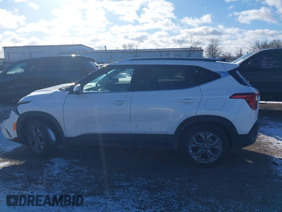 2024 Kia Seltos S z VIN KNDEU2AA7R7638201, wystawiony jako IAAI lot #41022692 z przebiegiem 5 503 mil mil oraz . Historia ofert i sprzedaży dostępna na DreamBid. Obrazek 14.