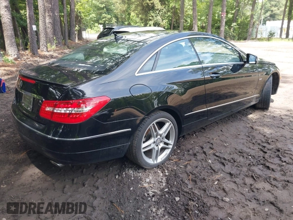 2012 Mercedes-Benz E 350 z VIN WDDKJ5KB2CF138129, wystawiony jako IAAI lot #42767007 z przebiegiem 87 493 mil mil oraz . Historia ofert i sprzedaży dostępna na DreamBid. Obrazek 4.
