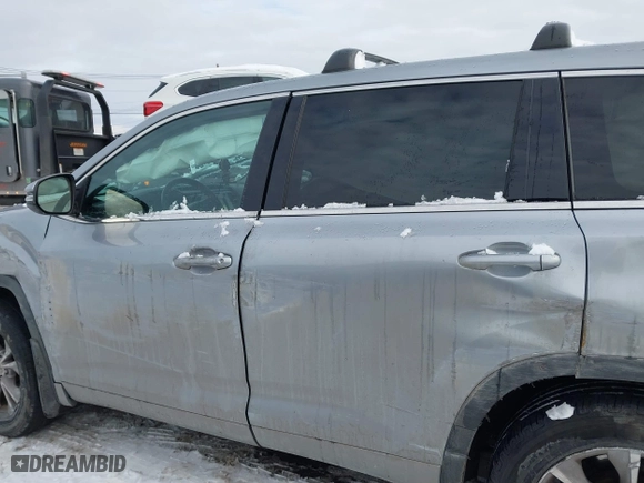 2015 Toyota Highlander LE with VIN 5TDBKRFH7FS153176, listed as a IAAI auction lot 41356261 with 119,502 mi miles. Bid and sale history available at carsss.com. Image 14.