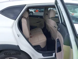 2017 Hyundai Tucson SE with VIN KM8J3CA44HU511581, listed as a IAAI auction lot 41687971 with 111,981 mi miles. Bid and sale history available at carsss.com. Image 8.