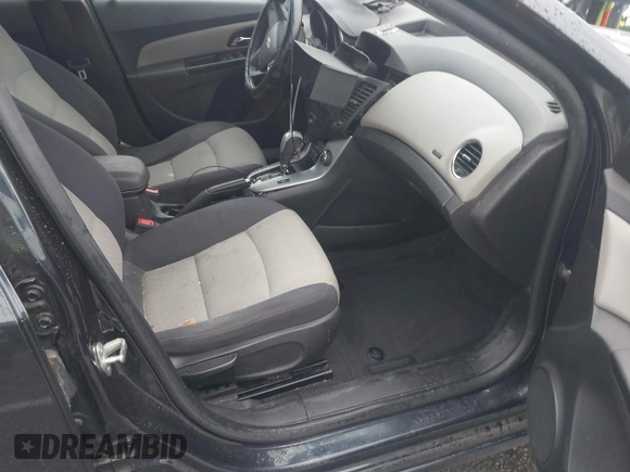2014 Chevrolet Cruze LS z VIN 1G1PA5SHXE7351632, wystawiony jako IAAI lot #41795779 z przebiegiem 144 948 mil mil oraz . Historia ofert i sprzedaży dostępna na DreamBid. Obrazek 5.