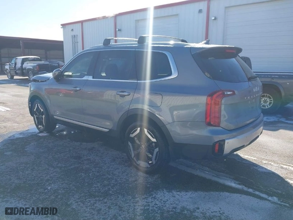 2023 Kia Telluride S with VIN 5XYP6DGC9PG368718, listed as a IAAI auction lot 41576193 with 23,928 mi miles. Bid and sale history available at carsss.com. Image 3.