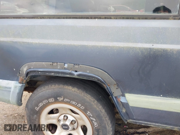 2001 Jeep Cherokee with VIN 1J4FT47S11L609530, listed as a IAAI auction lot 42222446 with 156,408 mi miles and . Bid and sale history available at DreamBid. Image 12.