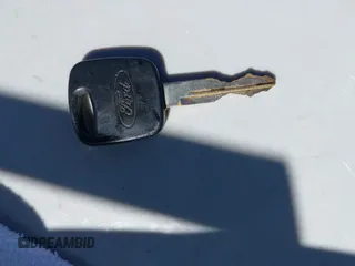 2000 Ford F-150 XL z VIN 1FTRX18L6YKB06492, wystawiony jako IAAI lot #42058110 z przebiegiem 169 217 mil mil oraz . Historia ofert i sprzedaży dostępna na DreamBid. Obrazek 11.