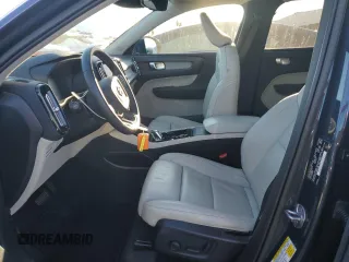 2022 Volvo XC40 Inscription z VIN YV4162UL0N2787155, wystawiony jako Copart lot #49329705 z przebiegiem Nie podano mil oraz Szkoda całkowita • Salvage title. Historia ofert i sprzedaży dostępna na DreamBid. Obrazek 7.