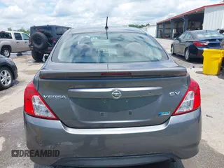 2016 Nissan Versa S z VIN 3N1CN7AP4GL831763, wystawiony jako IAAI lot #42243154 z przebiegiem 89 322 mil mil oraz . Historia ofert i sprzedaży dostępna na DreamBid. Obrazek 16.