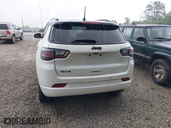 2023 Jeep Compass (RED) Edition z VIN 3C4NJDCN0PT524005, wystawiony jako IAAI lot #42628948 z przebiegiem 34 737 mil mil oraz . Historia ofert i sprzedaży dostępna na DreamBid. Obrazek 16.