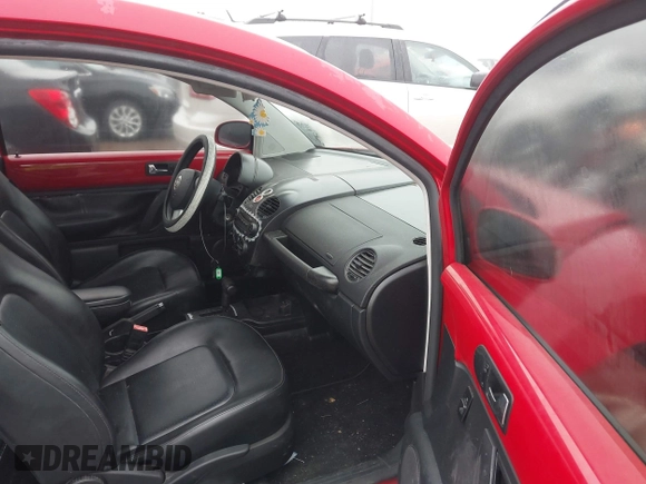 2006 Volkswagen New Beetle Coupe with VIN 3VWRW31C46M409251, listed as a IAAI auction lot 41413298 with 129,972 mi miles. Bid and sale history available at carsss.com. Image 5.